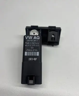 Skoda Superb B6 (3T) Glow plug pre-heat relay 038907281D L0512990