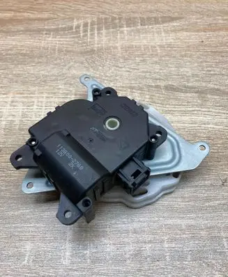 Toyota Avensis T250 Air flap motor/actuator 1138002760