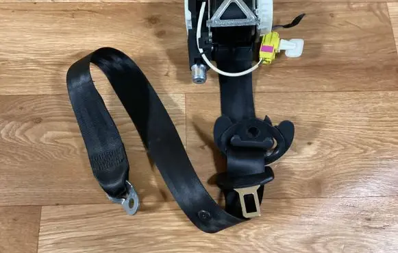Volkswagen PASSAT B6 Front seatbelt 3C1857706F 33046824 YD41911106P