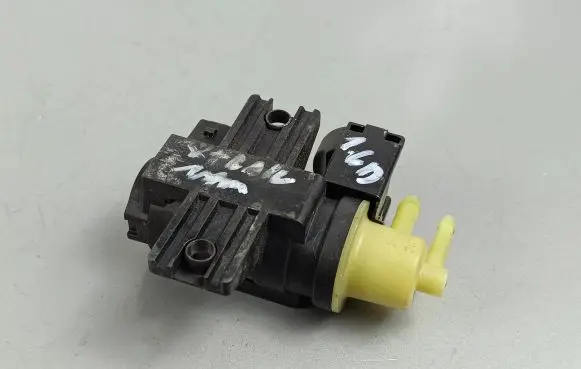 Nissan X-Trail T32 Turbo solenoid valve 8200790180