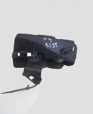 Audi A4 S4 B8 8K Rear seatbelt buckle 8K0857739AE