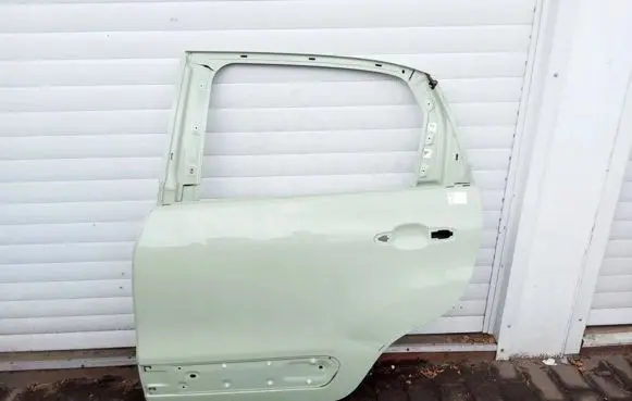 Fiat 500L Rear door