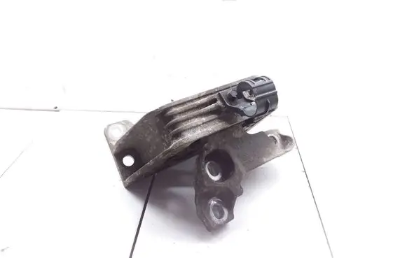 Engine mount bracket