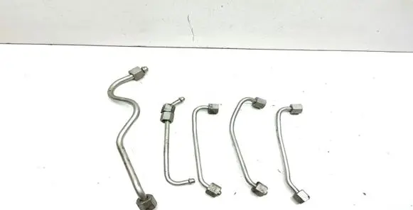 BMW 1 E81 E87 Fuel injector supply line/pipe 