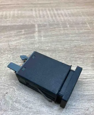 Volkswagen PASSAT B5.5 Hazard light switch 3B0953235D