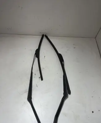 Toyota RAV 4 (XA20) Front wiper blade arm