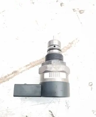 Mercedes-Benz E W212 Fuel pressure regulator A6420700146 17056324 0281002985