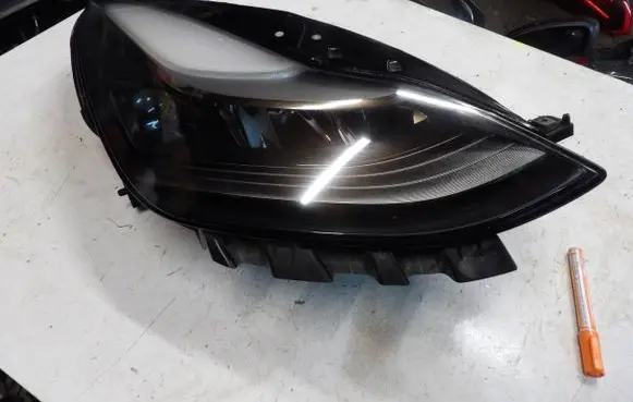 Tesla Model 3 Headlight/headlamp 1514953 01531904 SCYV21012000225