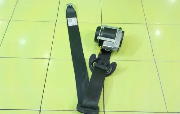 Volkswagen Golf VI Front seatbelt 1K4857706BK BEZPIECZENSTWA