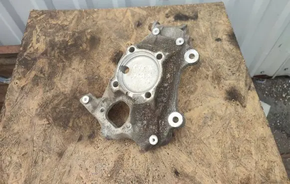 BMW 6 E63 E64 Front wheel hub spindle knuckle 6762017 31216762017