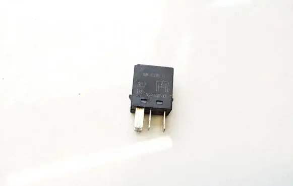 Volvo S40, V40 Other relay mb9533821l