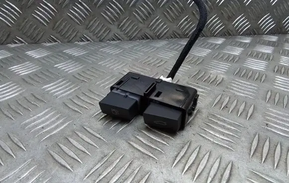 Lexus ES 250 - 300 - 330 Fuel tank opening switch 15F477 15F315