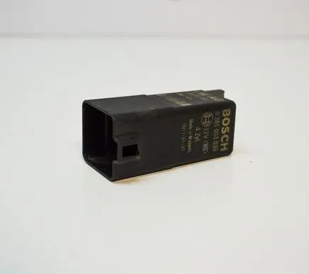 Volkswagen Golf VI Glow plug pre-heat relay 038907281D
