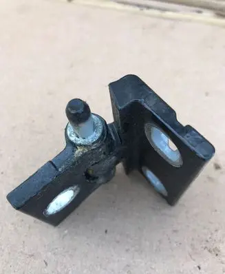 Volvo XC90 Rear door lower hinge