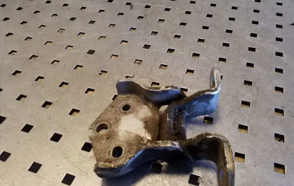 Mitsubishi Pajero Tailgate/trunk/boot hinge