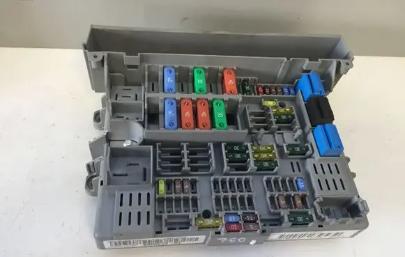 BMW 1 E81 E87 Fuse module 690661303 17926321030101 B010095000BJ3A121625