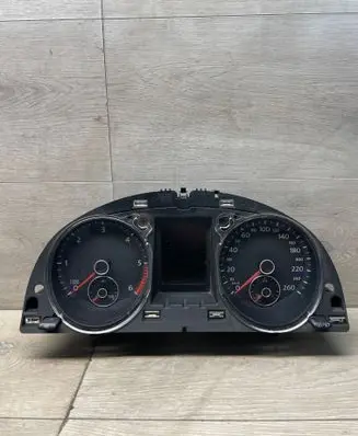 Volkswagen PASSAT B7 Speedometer (instrument cluster) 3AA920880C 025918