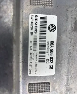 Volkswagen Golf V Engine control unit/module 06A906033CB