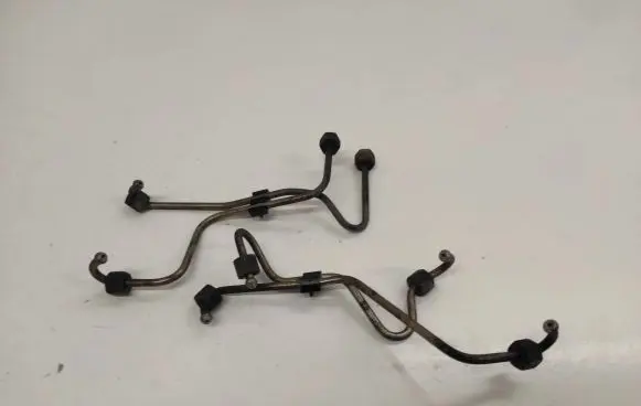 Fuel injector supply line/pipe