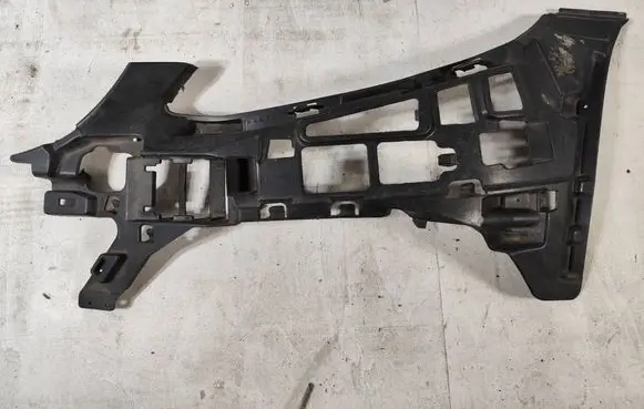 Mercedes-Benz C W205 Front bumper mounting bracket A2058850565