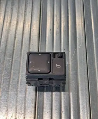 Nissan X-Trail T30 Wing mirror switch 040301
