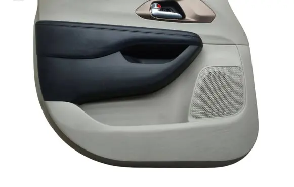 Chrysler Pacifica Front door card panel trim 5RP552D2AG 035496178