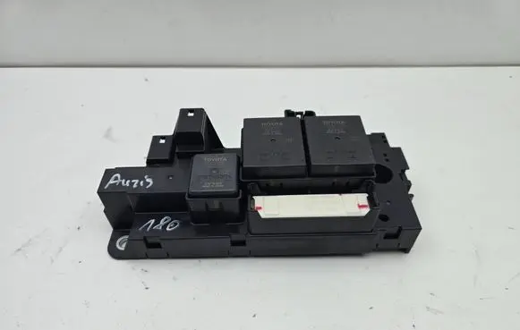 Toyota Auris E180 Relay mounting block 63583507 G92Z133011 AA01RZZ7