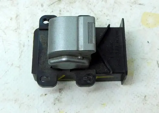 Honda FR-V Quarter vent window switch 191668