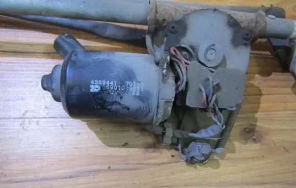 Chrysler Neon I Wiper motor 438944170113
