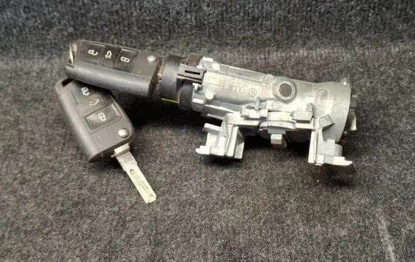 Skoda Octavia Mk3 (5E) Ignition lock 5Q0905865 1K0905851