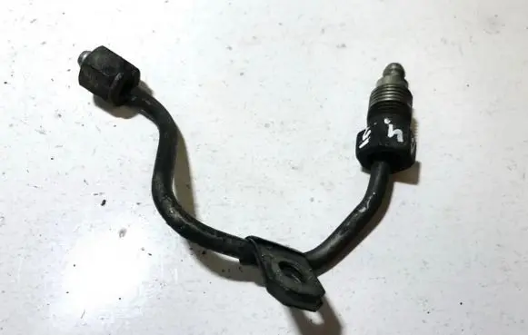 Toyota Avensis T220 Fuel line pipe