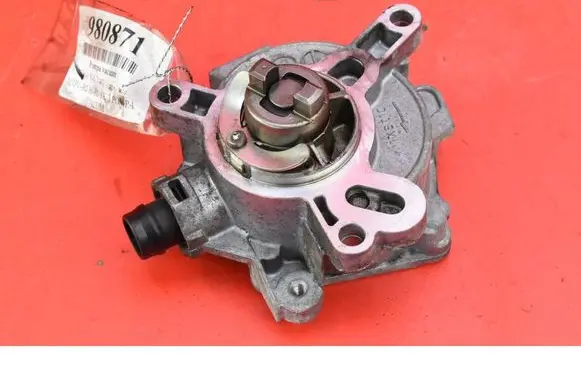 Volvo V40 Vacuum pump 31316688