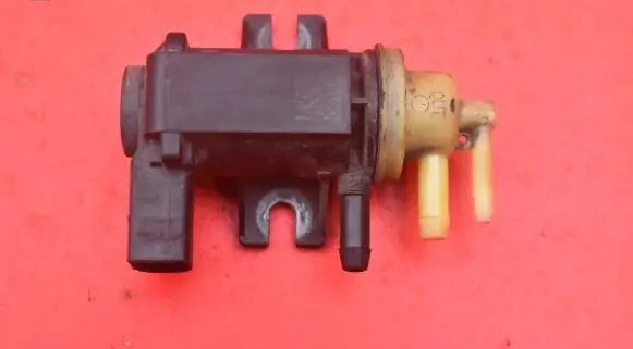 Volkswagen PASSAT CC Vacuum valve 1K0906627B