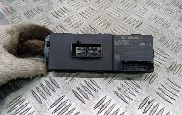 Volkswagen PASSAT CC Other control units/modules 5Q0959107J