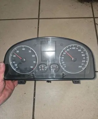 Volkswagen Caddy Speedometer (instrument cluster) V0021000 1T0920851B VWZ7Z0E2099921