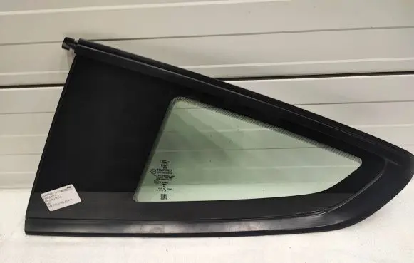 Ford Mustang VI Rear side window JR3B6329701AA