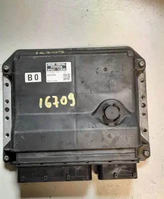 Toyota Auris 150 Engine control unit/module 8966112B00 1758008021