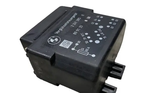 BMW 5 E34 Glow plug pre-heat relay 2241385 899133
