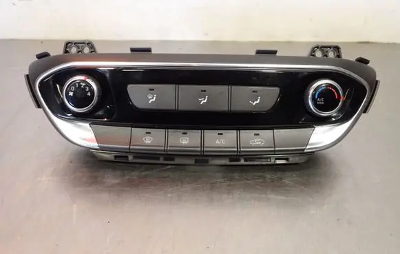 Hyundai i30 Climate control/heater control trim 