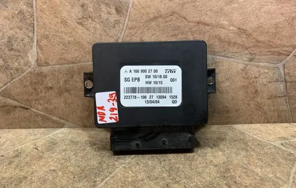 Mercedes-Benz SLK R172 Rear brake EMF control unit/module A1669002700