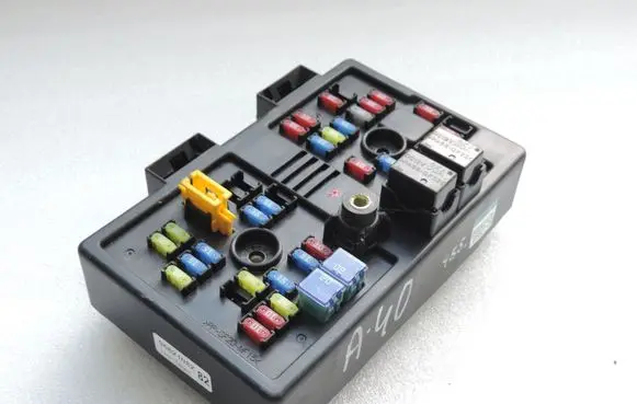Chevrolet Captiva Fuse box set 96821082