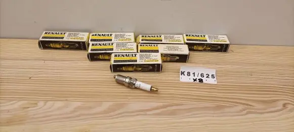 Renault Megane I Spark plug 7700737457