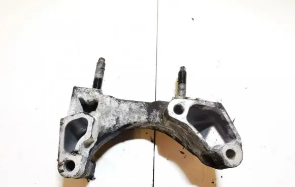 Ford Focus C-MAX Engine mounting bracket