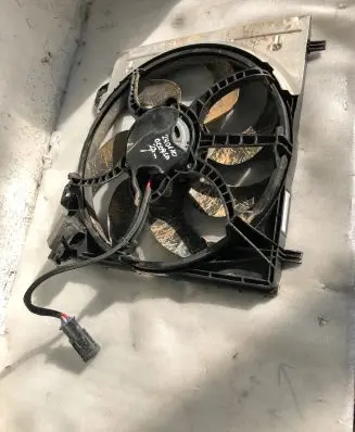 Opel Corsa F Radiator cooling fan shroud 9827752980