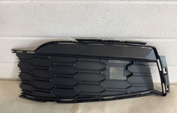 Skoda Kamiq Front bumper lower grill 658807367 636500100 3200201122