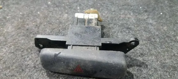 Mitsubishi Carisma Hazard light switch MR114083 NENUSTAYTA