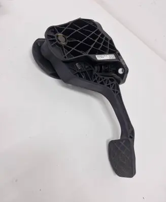 Volkswagen Touran I Clutch pedal 1T1721059BC 39001657162