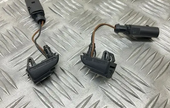 Skoda Octavia Mk3 (5E) Windshield washer spray nozzle 1Z0955986