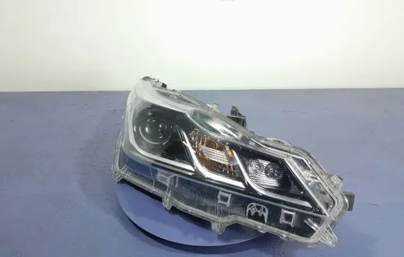 Toyota Corolla E10 Headlight/headlamp 81110-02T31-00