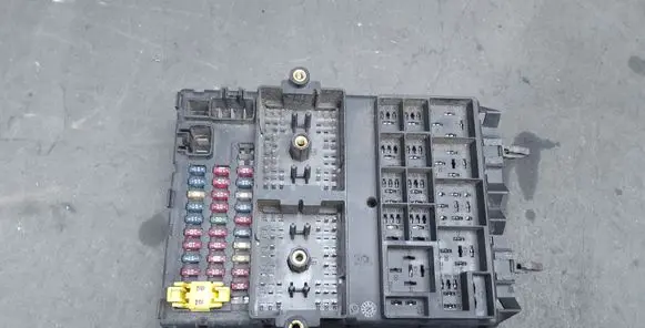 Volvo S60 Fuse box set 56050231AD P56050231AD 04831433AA